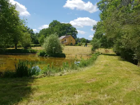 Maison indépendante avec grand jardin, terrasse, plan d'eau sécurisé et salle de jeux près du lac d'Éguzon - Photo 17
