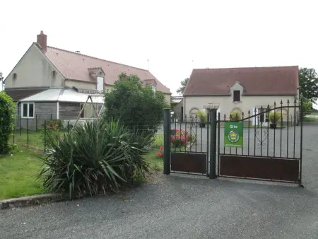 Gîte familial à la ferme avec jardin clos, proche Forêt d'Orléans et étangs, lits faits, jeux enfants - Photo 2
