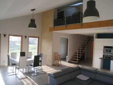 Gîte Contemporain en Écovillage avec Grande Terrasse et Proximité Attractions, 3 Chambres, PMR - Photo 1
