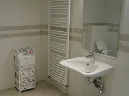 Gîte Contemporain en Écovillage avec Grande Terrasse et Proximité Attractions, 3 Chambres, PMR - Photo 6