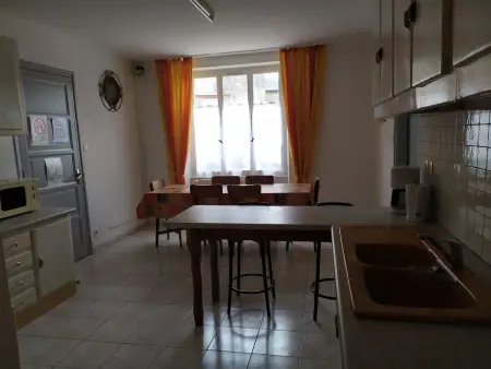 Gîte convivial avec 3 chambres, proche du patrimoine historique, cour et équipements inclus - Photo 4