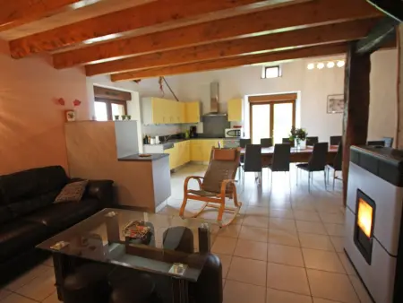 Gîte spacieux avec terrasse, confort moderne dans un cadre verdoyant et propice aux balades. - Photo 1