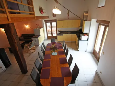 Gîte spacieux avec terrasse, confort moderne dans un cadre verdoyant et propice aux balades. - Photo 2
