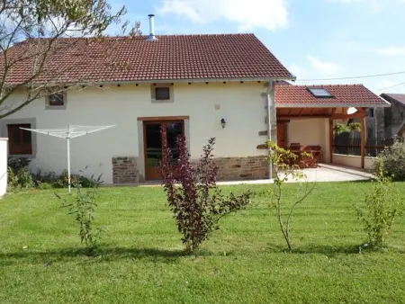 Gîte spacieux avec terrasse, confort moderne dans un cadre verdoyant et propice aux balades. - Photo 3