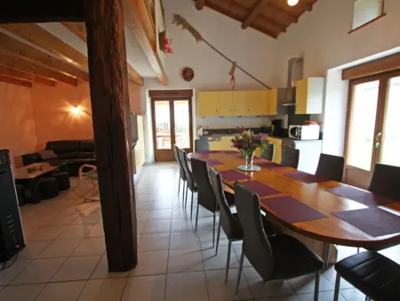 Gîte spacieux avec terrasse, confort moderne dans un cadre verdoyant et propice aux balades. - Photo 8