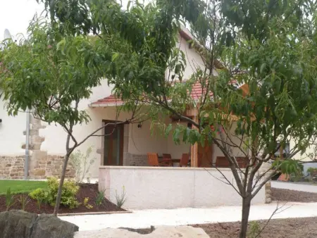 Gîte spacieux avec terrasse, confort moderne dans un cadre verdoyant et propice aux balades. - Photo 25