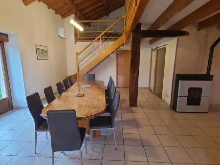 Gîte spacieux avec terrasse, confort moderne dans un cadre verdoyant et propice aux balades. - Photo 35