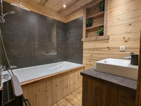 Chalet confortable, proche des pistes de ski, avec jardin, terrasses couvertes et Wi-Fi à La Bresse - Photo 13