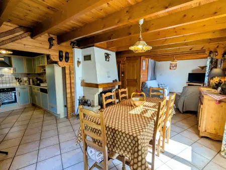 Chalet confortable avec 4 chambres, cheminée, grand terrain, proche pistes et lac - Photo 1