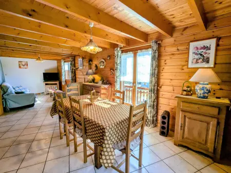 Chalet confortable avec 4 chambres, cheminée, grand terrain, proche pistes et lac - Photo 2