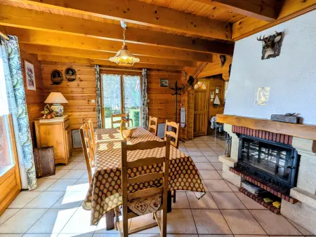 Chalet confortable avec 4 chambres, cheminée, grand terrain, proche pistes et lac - Photo 5