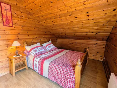 Chalet confortable avec 4 chambres, cheminée, grand terrain, proche pistes et lac - Photo 9
