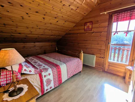 Chalet confortable avec 4 chambres, cheminée, grand terrain, proche pistes et lac - Photo 10