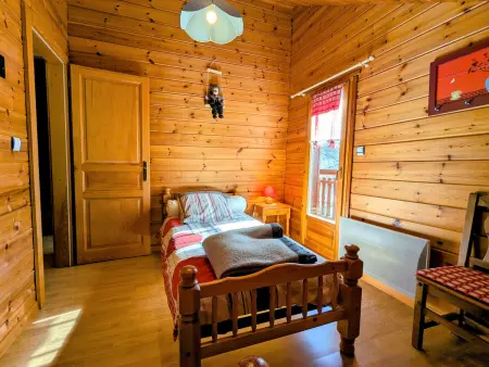 Chalet confortable avec 4 chambres, cheminée, grand terrain, proche pistes et lac - Photo 12