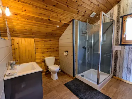 Chalet confortable avec 4 chambres, cheminée, grand terrain, proche pistes et lac - Photo 13