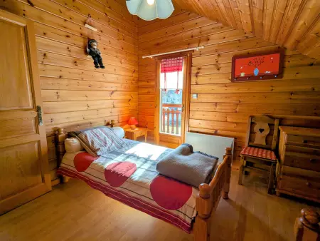 Chalet confortable avec 4 chambres, cheminée, grand terrain, proche pistes et lac - Photo 14