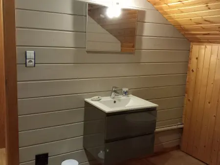 Chalet confortable avec 4 chambres, cheminée, grand terrain, proche pistes et lac - Photo 15