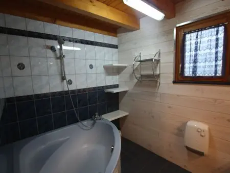 Chalet confort en montagne, près des thermes et circuits de rando, idéal pour famille - Photo 9
