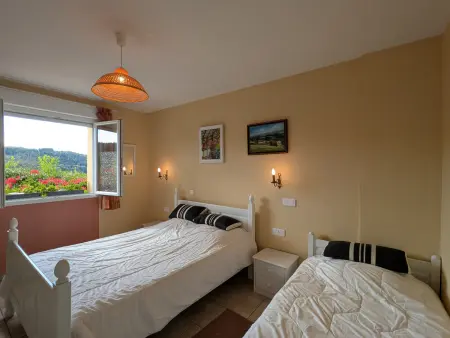 Gîte à la montagne avec cheminée, wifi et joli terrain - Photo 2