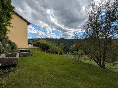 Gîte à la montagne avec cheminée, wifi et joli terrain - Photo 15