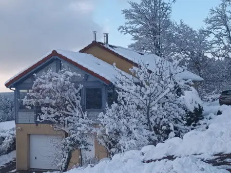 Gîte à la montagne avec cheminée, wifi et joli terrain - Photo 25