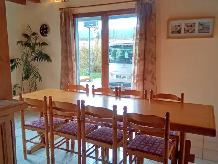 Chalet spacieux avec cheminée, proche forêt, sentiers pédestres, terrasse, terrain clos, jeux et WIFI - Photo 1