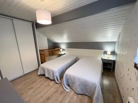 Chalet spacieux avec cheminée, proche forêt, sentiers pédestres, terrasse, terrain clos, jeux et WIFI - Photo 2