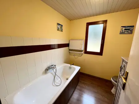 Chalet spacieux avec cheminée, proche forêt, sentiers pédestres, terrasse, terrain clos, jeux et WIFI - Photo 12
