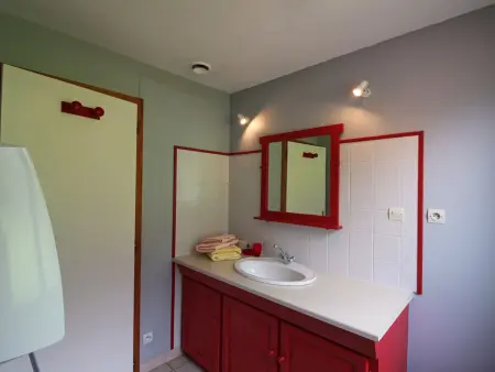 Chalet spacieux avec cheminée, proche forêt, sentiers pédestres, terrasse, terrain clos, jeux et WIFI - Photo 13