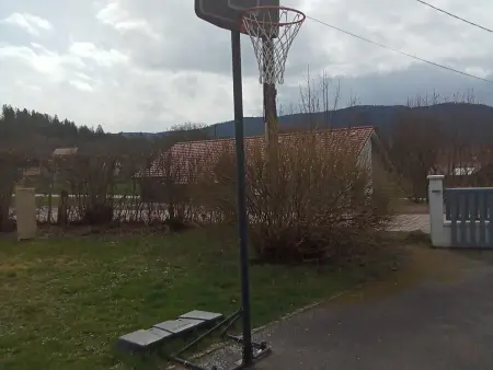 Chalet spacieux avec cheminée, proche forêt, sentiers pédestres, terrasse, terrain clos, jeux et WIFI - Photo 28
