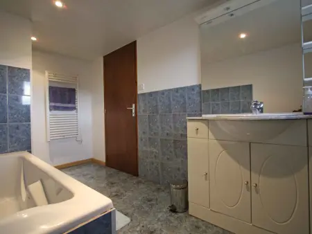 Grande maison avec cheminée, proche nature, idéale pour familles et amis, animaux admis. - Photo 15