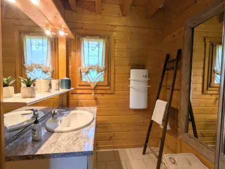 Chalet tout confort avec terrasse et poêle, animaux acceptés - Photo 9