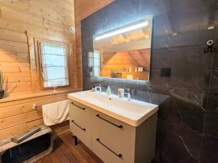 Chalet tout confort avec terrasse et poêle, animaux acceptés - Photo 16