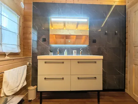 Chalet tout confort avec terrasse et poêle, animaux acceptés - Photo 23
