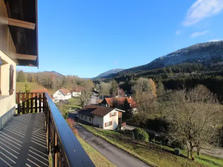 Chalet cosy en bordure de forêt avec wifi, terrasse et équipements complets à Rochesson - Photo 1