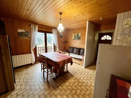 Chalet cosy en bordure de forêt avec wifi, terrasse et équipements complets à Rochesson - Photo 3
