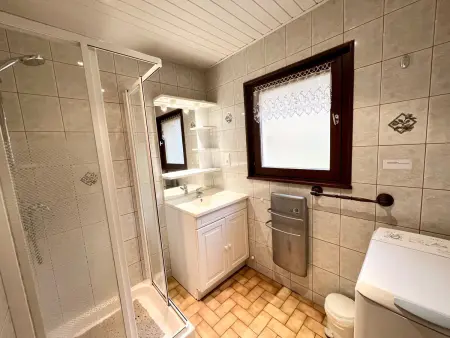 Chalet cosy en bordure de forêt avec wifi, terrasse et équipements complets à Rochesson - Photo 9