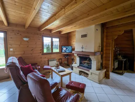 Chalet chaleureux avec terrasse, proche forêt et sentier, à 15 km des stations de ski de Gérardmer - Photo 2