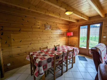 Chalet chaleureux avec terrasse, proche forêt et sentier, à 15 km des stations de ski de Gérardmer - Photo 8