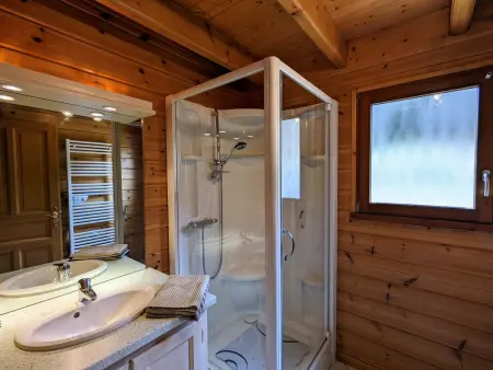 Chalet chaleureux avec terrasse, proche forêt et sentier, à 15 km des stations de ski de Gérardmer - Photo 14