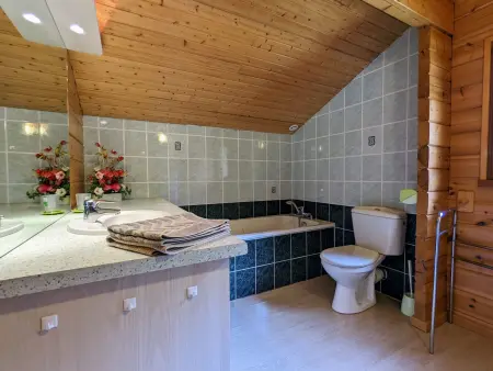 Chalet chaleureux avec terrasse, proche forêt et sentier, à 15 km des stations de ski de Gérardmer - Photo 25