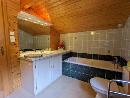 Chalet chaleureux avec terrasse, proche forêt et sentier, à 15 km des stations de ski de Gérardmer - Photo 26