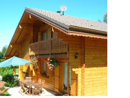 Chalet chaleureux avec sauna, terrain, terrasse et babyfoot à Saint-Nabord - Photo 1