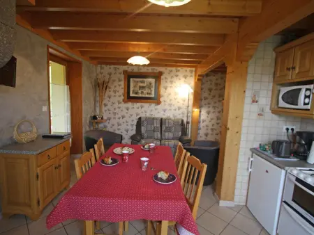 Maison montagnarde rénovée avec cheminée et randonnées - Photo 3