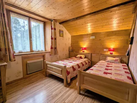 Maison montagnarde rénovée avec cheminée et randonnées - Photo 5