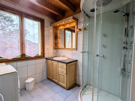 Maison montagnarde rénovée avec cheminée et randonnées - Photo 11