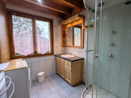 Maison montagnarde rénovée avec cheminée et randonnées - Photo 12
