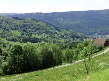 Maison montagnarde rénovée avec cheminée et randonnées - Photo 24