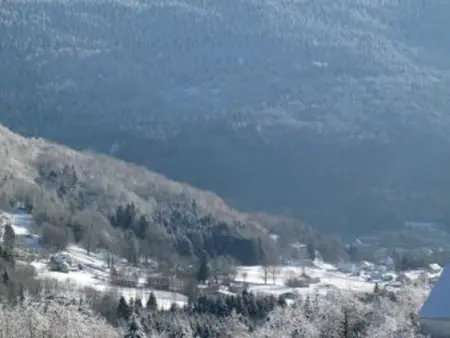 Maison montagnarde rénovée avec cheminée et randonnées - Photo 35