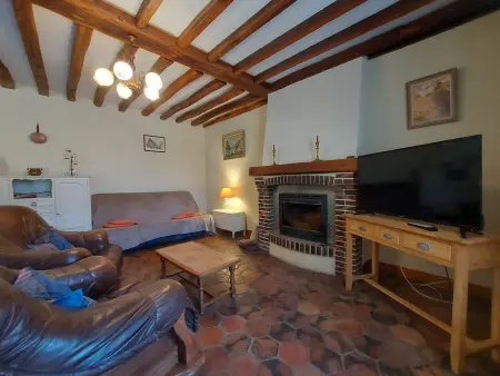 Charmante Maison Rénovée avec Jardin, BBQ et Loisirs à La Saucelle - Photo 3